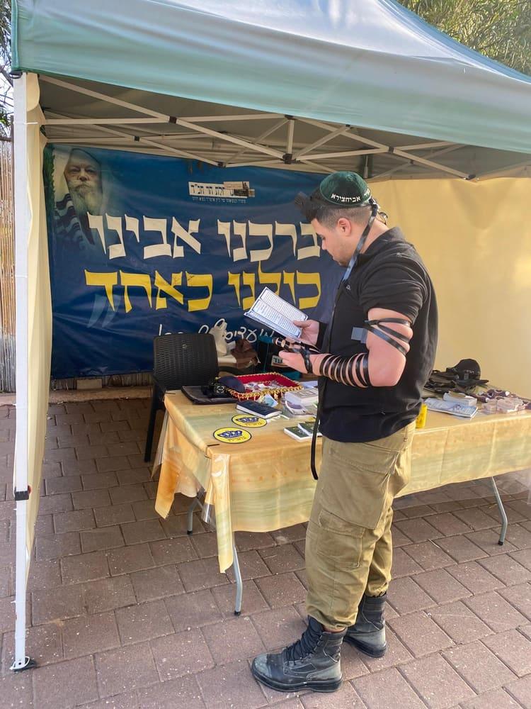 בית חבד במחנה בר-לב 11