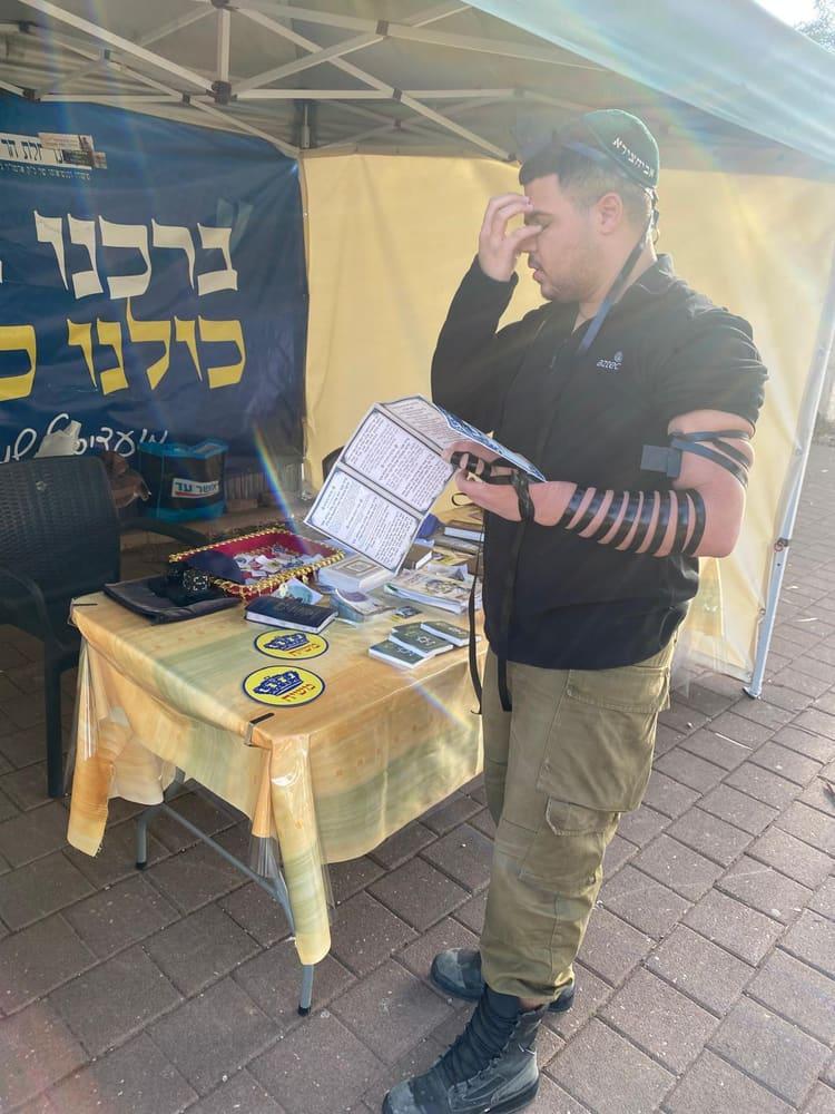 בית חבד במחנה בר-לב 12